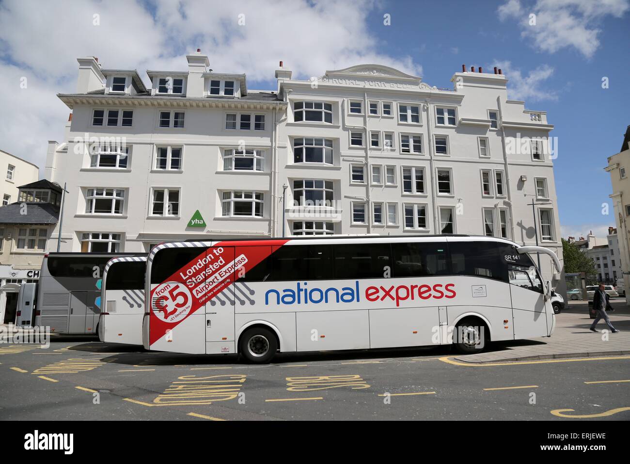 Un National Express Coach à Pool Valley station de bus à Brighton. Banque D'Images