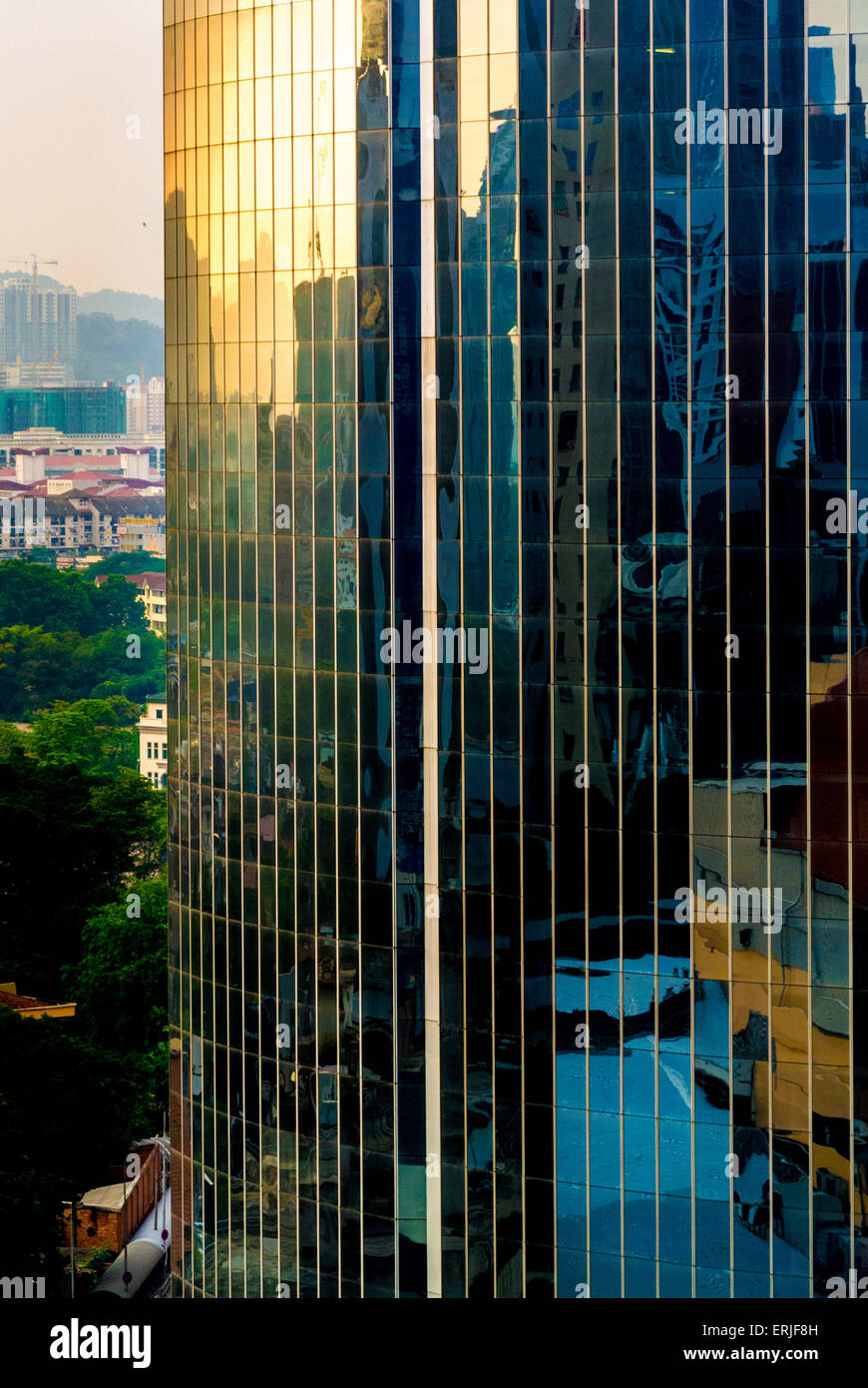 Les réflexions dans les bâtiments, Kuala Lumpur, Malaisie. Banque D'Images