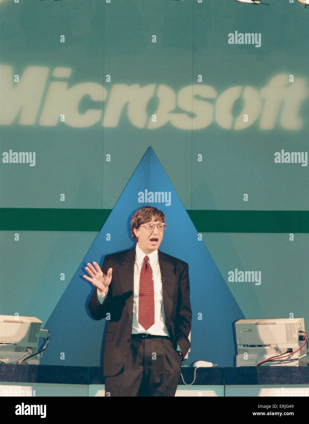 Bill Gates PDG de Microsoft vu ici à 'intérieur de la piste 95' à l'événement n.c.a. pour promouvoir le système d'exploitation Windows 95. Vendredi 17 mars 1995 Banque D'Images