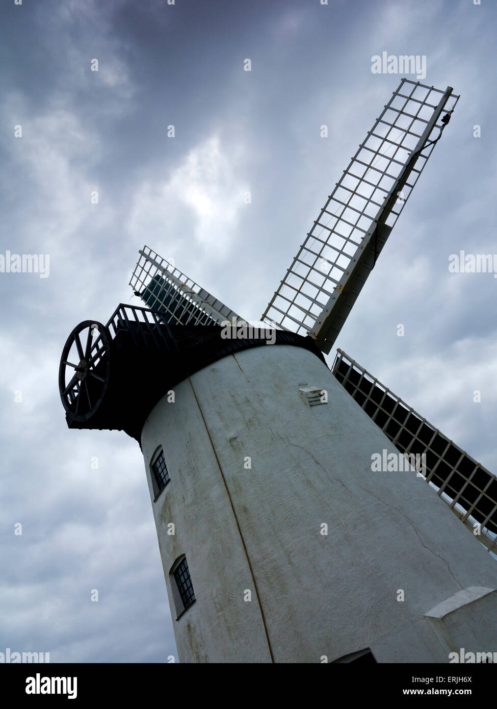 Llynnon Mill à Anglesey au nord du Pays de Galles UK construit en 1775 et maintenant le seul moulin à vent de travail au Pays de Galles, la production de farine stoneground Banque D'Images