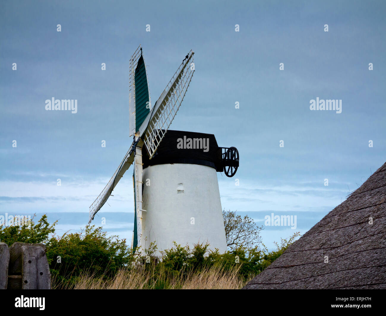 Llynnon Mill à Anglesey au nord du Pays de Galles UK construit en 1775 et maintenant le seul moulin à vent de travail au Pays de Galles, la production de farine stoneground Banque D'Images