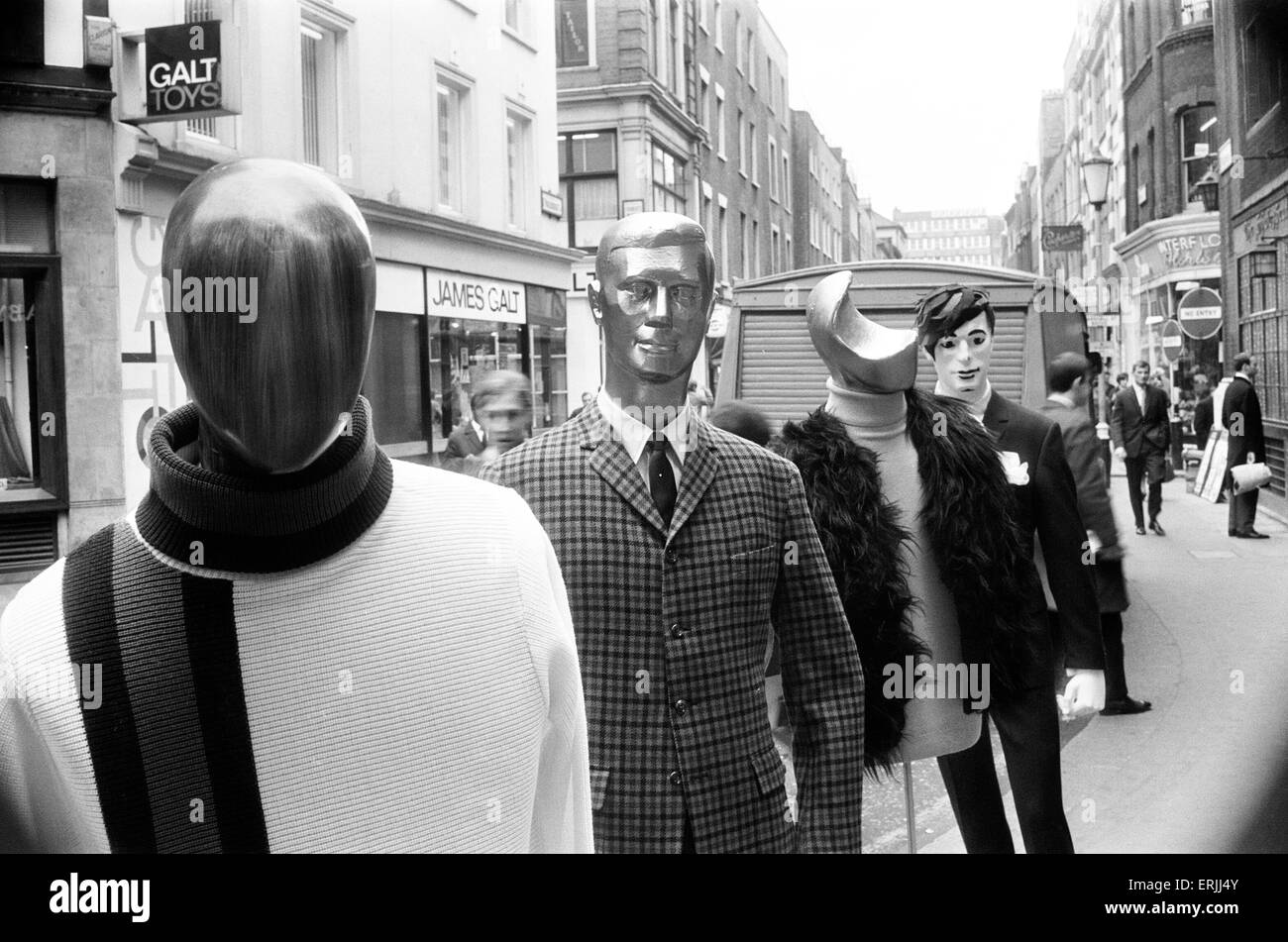 Mens Mode, mannequins au Carnaby Street, 31 mars 1966. Banque D'Images