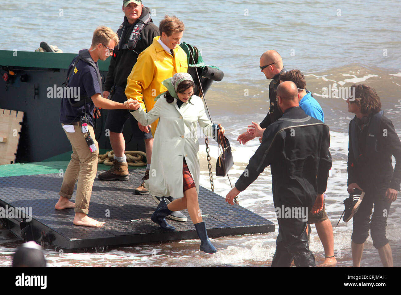 Teignmouth, Devon, UK. 3 juin, 2015. Acteurs Colin Firth et Rachel Weisz sont illustrés à la sortie d'un bateau dans Teignmouth, Devon, pendant le tournage d'un nouveau biopic basé sur sailor Donald Crowhurst. Colin Firth est tragique dépeignant la Round-the-world sailor Crowhurst tout en co-star Rachel Weisz joue sa femme Clare. Donald Crowhurst a quitté la ville dans le Teignmouth Electron et est mort dans le round-the-world race il y a près de 50 ans. Credit : Apex/Alamy Live News Banque D'Images