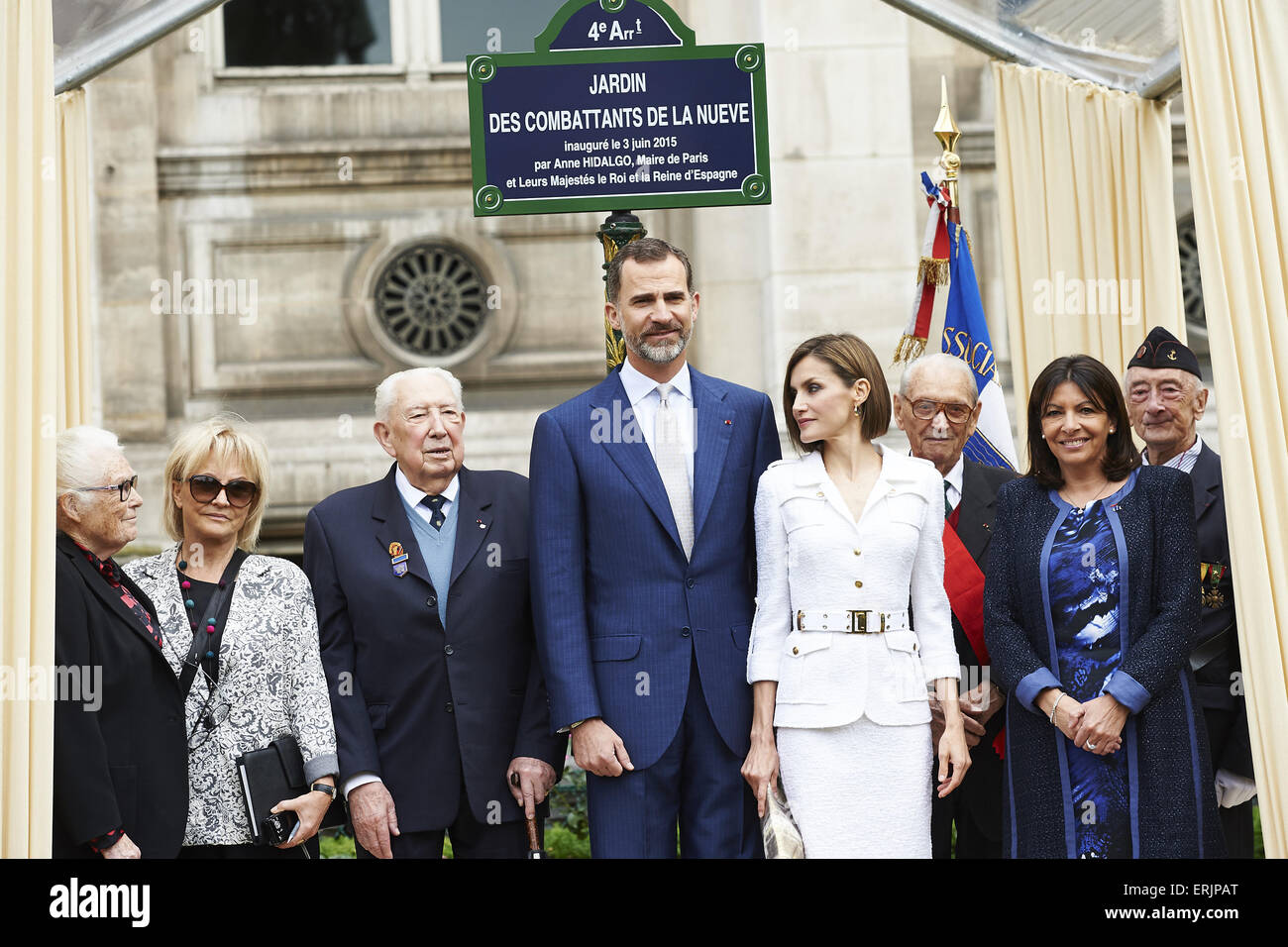 Paris, France. 3 juin, 2015. Le roi Felipe VI d'Espagne, la Reine Letizia d'Espagne et d'Anne Hidalgo, Maire de Paris assister à une ouverture de 'Jardin des combattants de 'La Nueve', Espagnol libération de la Villa de Paris, le 25 août 1944' à l'Hôtel de Ville le 3 juin 2015 à Paris.Découverte de la plaque dentaire © Jack Abuin/ZUMA/Alamy Fil Live News Banque D'Images