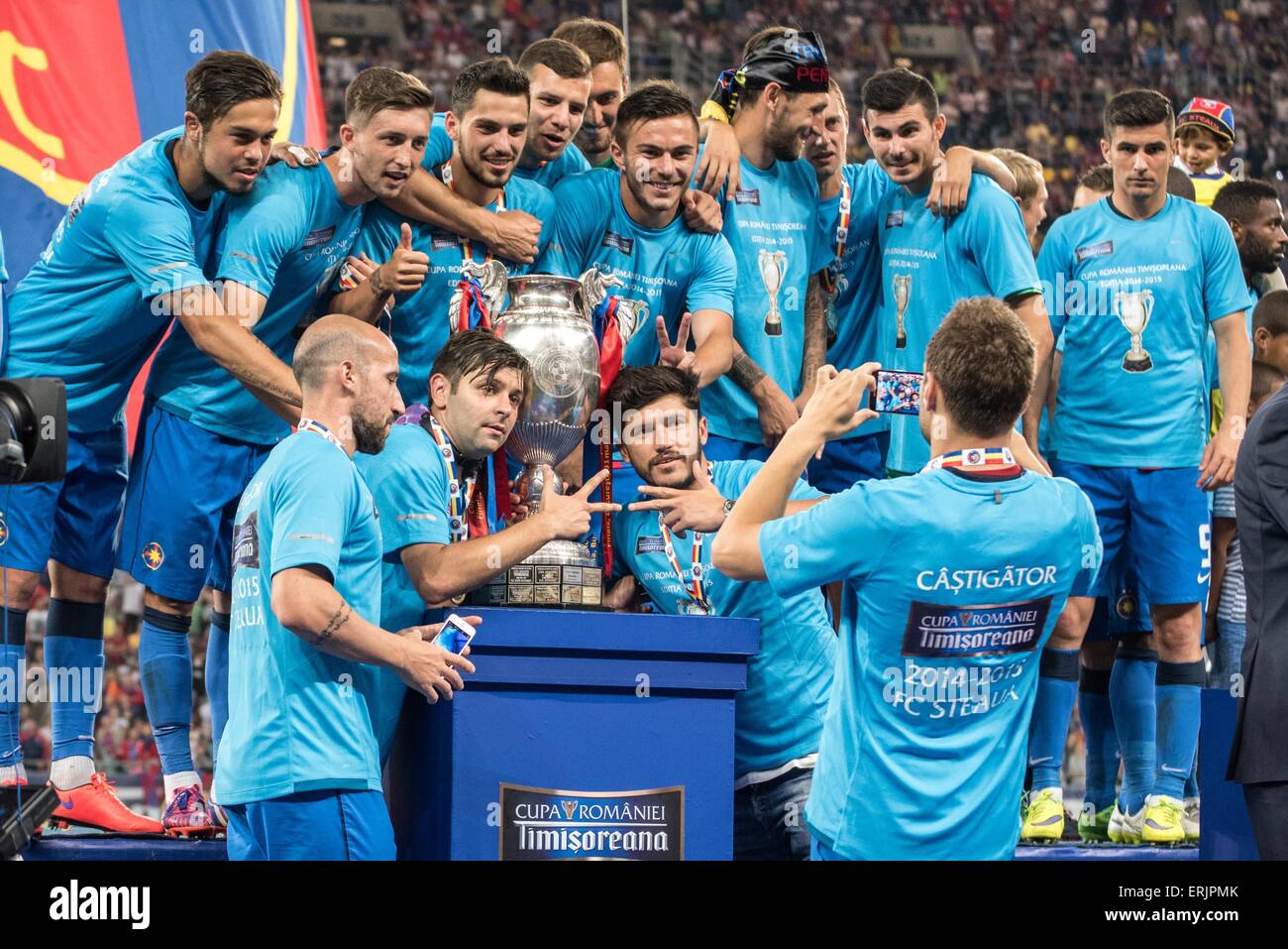 31 mai 2015 : Le Steaua Bucarest les joueurs à la fin de la Cupa Romaniei Timisoreana finales (2014-2015 Roumanie Tasse Timisoreana finales) match entre FC Universitatea Cluj ROU et FC Steaua Bucarest ROU au niveau national Arena, Bucarest, Roumanie ROU. Foto : Catalin Soare Banque D'Images