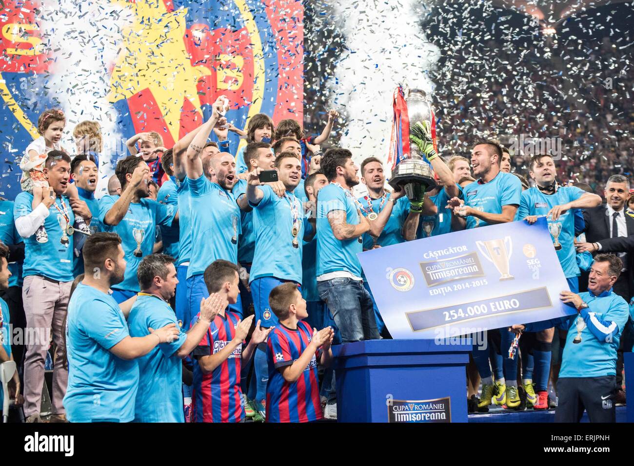 31 mai 2015 : Le Steaua Bucarest les joueurs à la fin de la Cupa Romaniei Timisoreana finales (2014-2015 Roumanie Tasse Timisoreana finales) match entre FC Universitatea Cluj ROU et FC Steaua Bucarest ROU au niveau national Arena, Bucarest, Roumanie ROU. Foto : Catalin Soare Banque D'Images