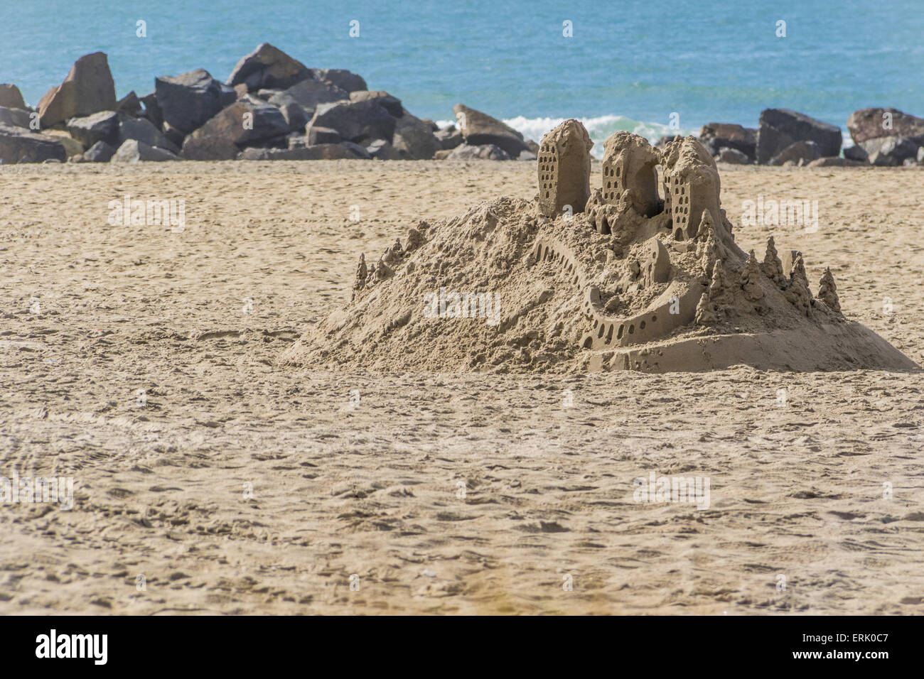 Vestiges d'un château de sable sur la plage à l'hotel Del Coronado sur Coronado Island, San Diego Banque D'Images