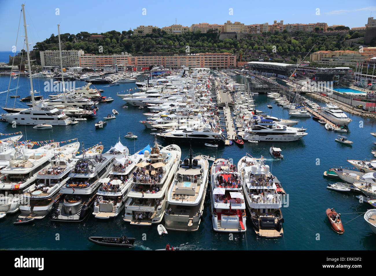 Vue sur le Port Hercule avec yachts pendant le Grand Prix de Formule 1 2015, Principauté de Monaco Banque D'Images