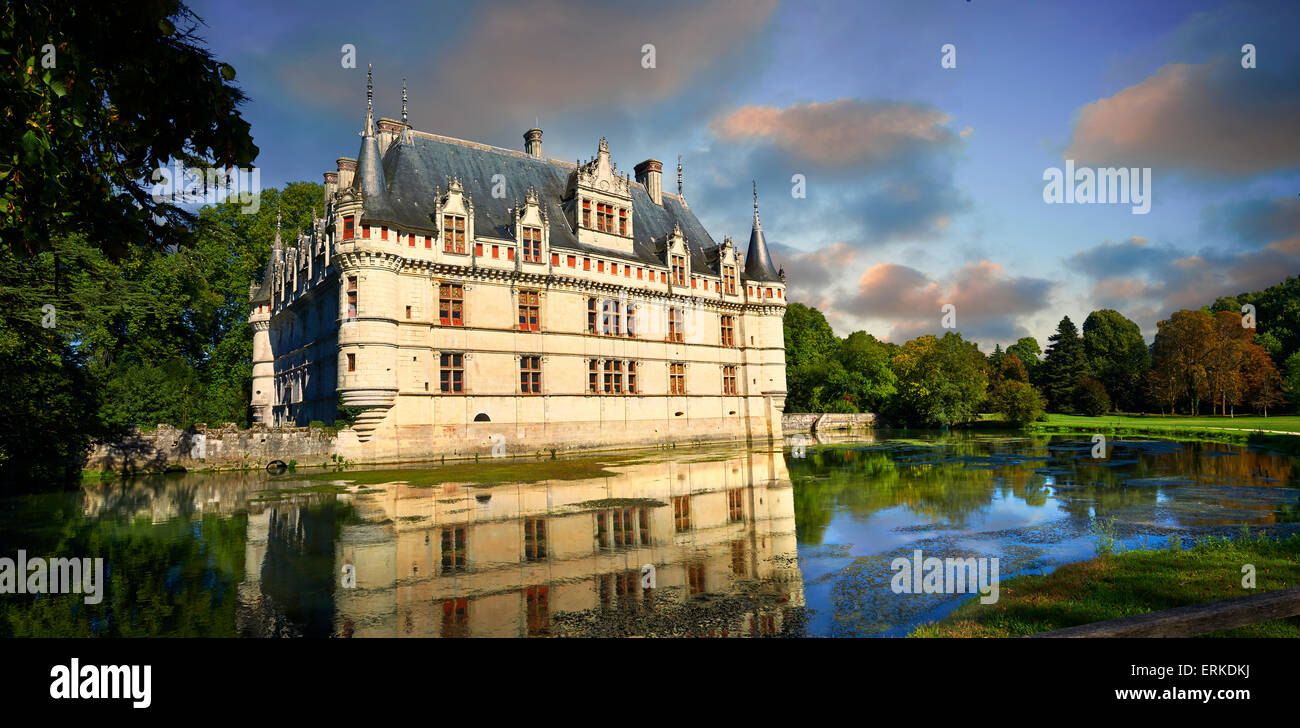 Château Renaissance d'Azay-le-Rideau et de douves, construit 1518, vallée de la Loire, France Banque D'Images