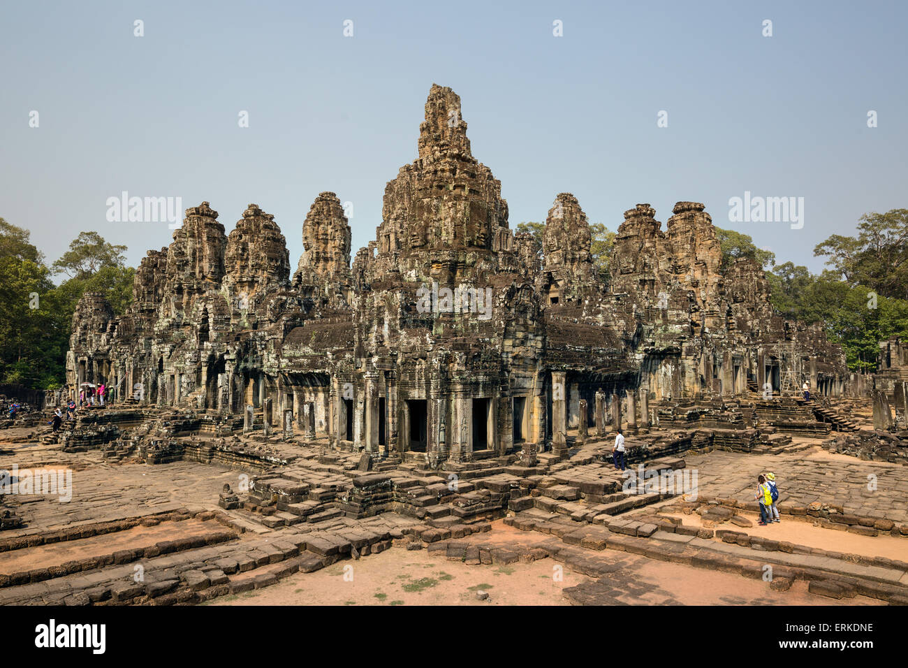 Cour du temple Bayon, côté sud-ouest, le centre de Prasat Thom, Angkor, Siem Reap, Cambodge Banque D'Images