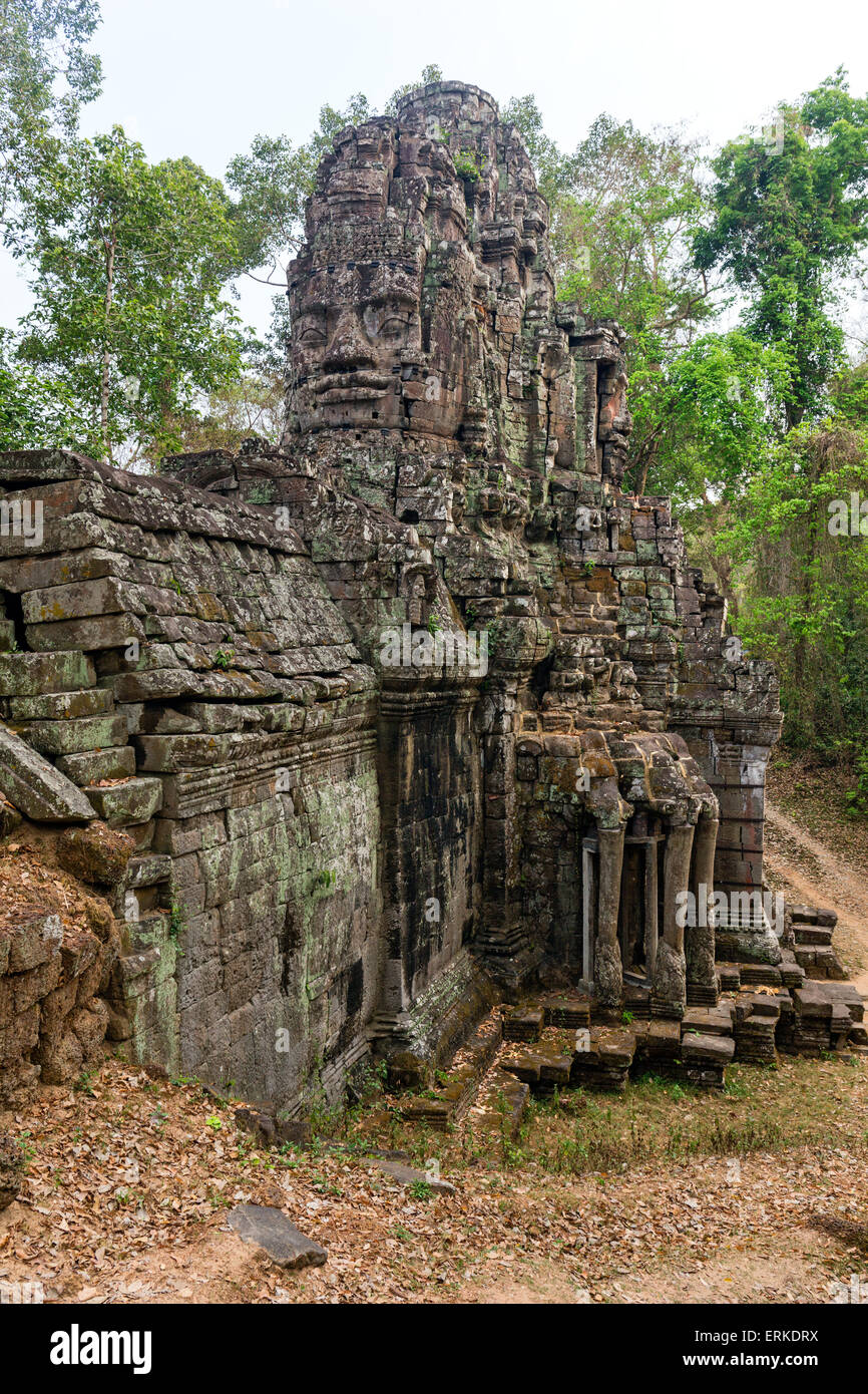 Porte de l'est d'Angkor Thom, porte de la mort, face à Avalokiteśvara tower, vue de côté, la Province de Siem Reap, Cambodge Banque D'Images