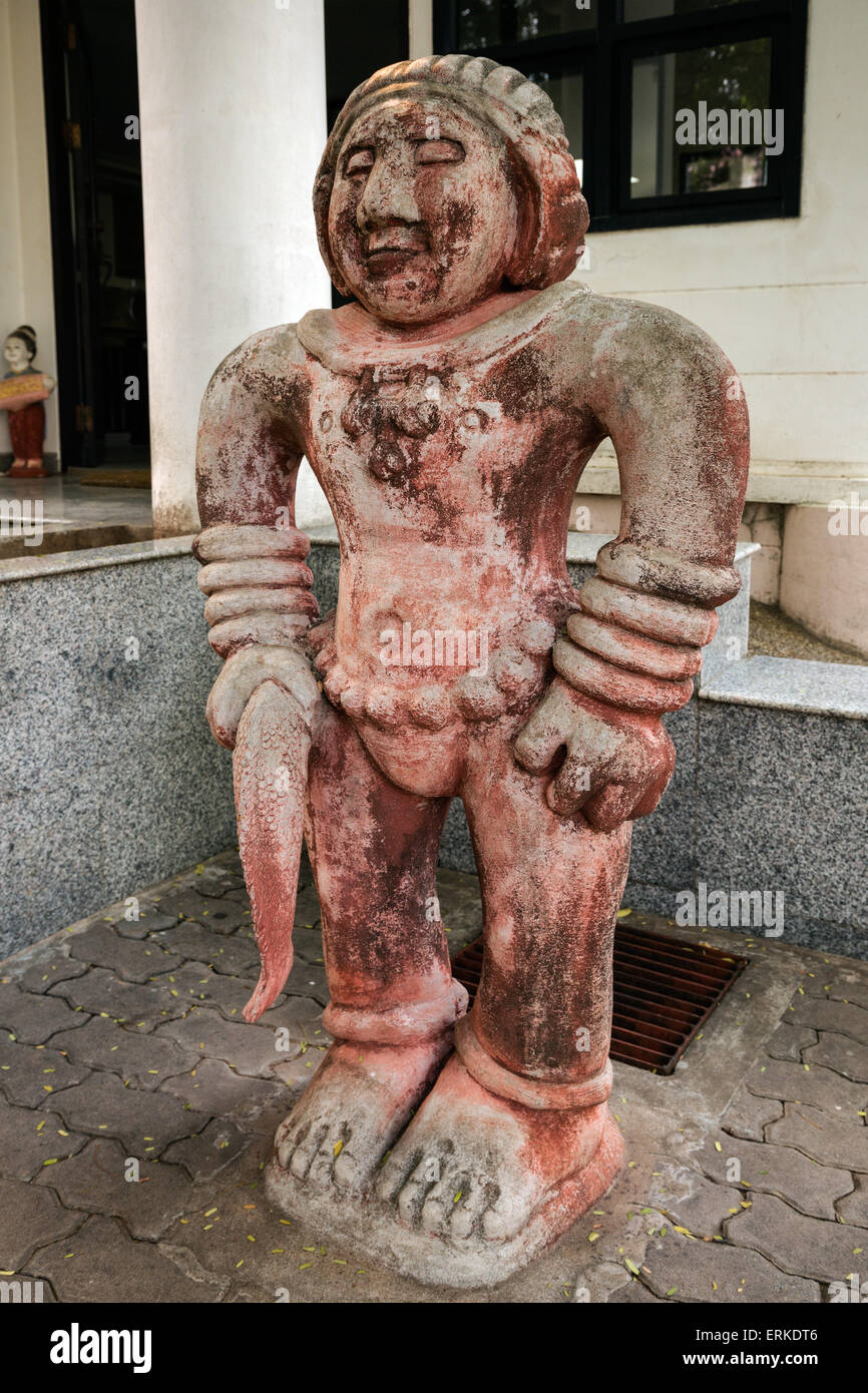 Site archéologique de Ban Prasat, statue en grès avec des poissons, Phimai, Korat, Nakhon Ratchasima Province, Isan, l'Isaan, Thaïlande Banque D'Images