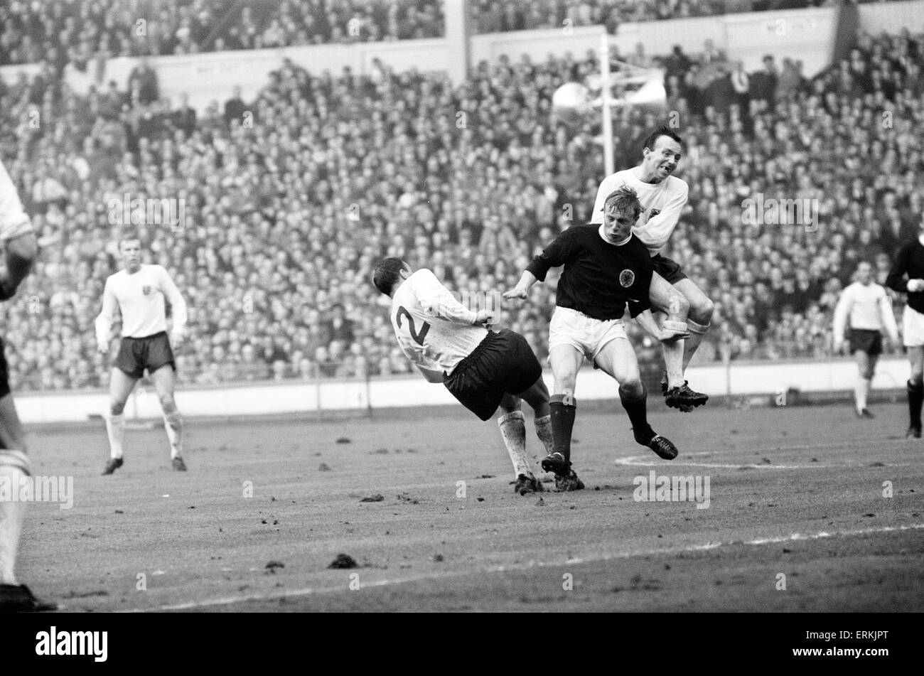 Angleterre 2-2 Ecosse, 1965 British Home Championship, au stade de Wembley, Londres, le 10 avril 1965. Banque D'Images