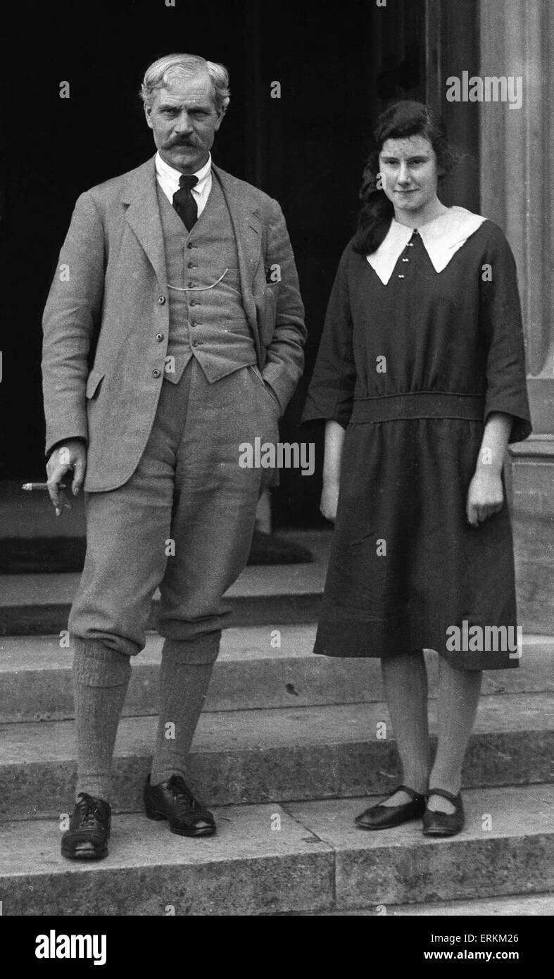 Le premier ministre Ramsay MacDonald et sa fille Joan vu ici à Chequers. 3 Février 1924 Banque D'Images