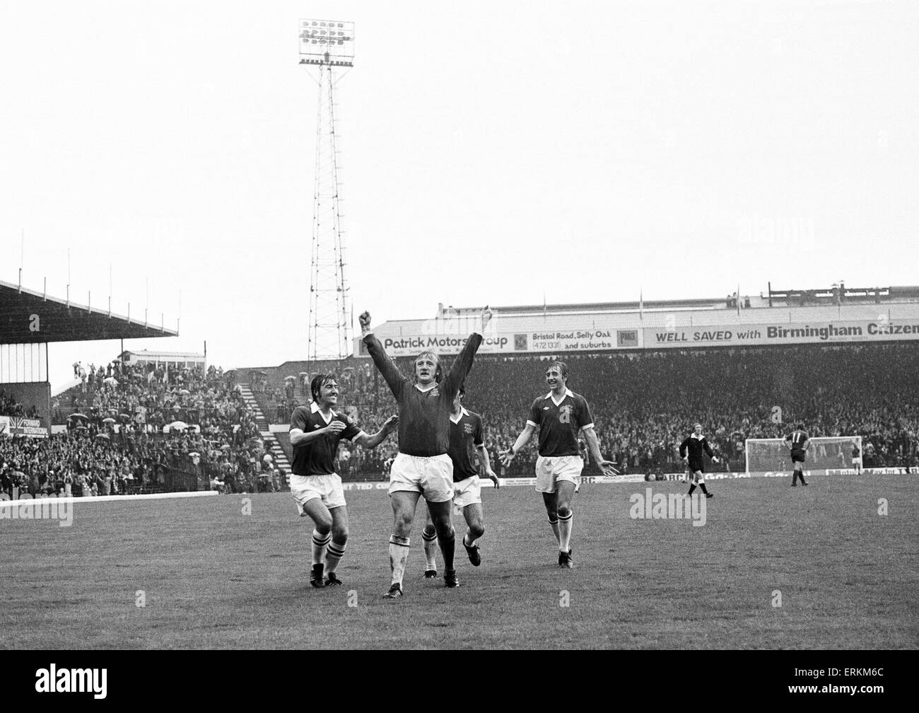 Division de la Ligue anglaise un match à St Andrews. Birmingham City 5 v Derby County 1. Kenny Burns de Birmingham célèbre l'un de ses quatre buts. 2 octobre 1976. Banque D'Images