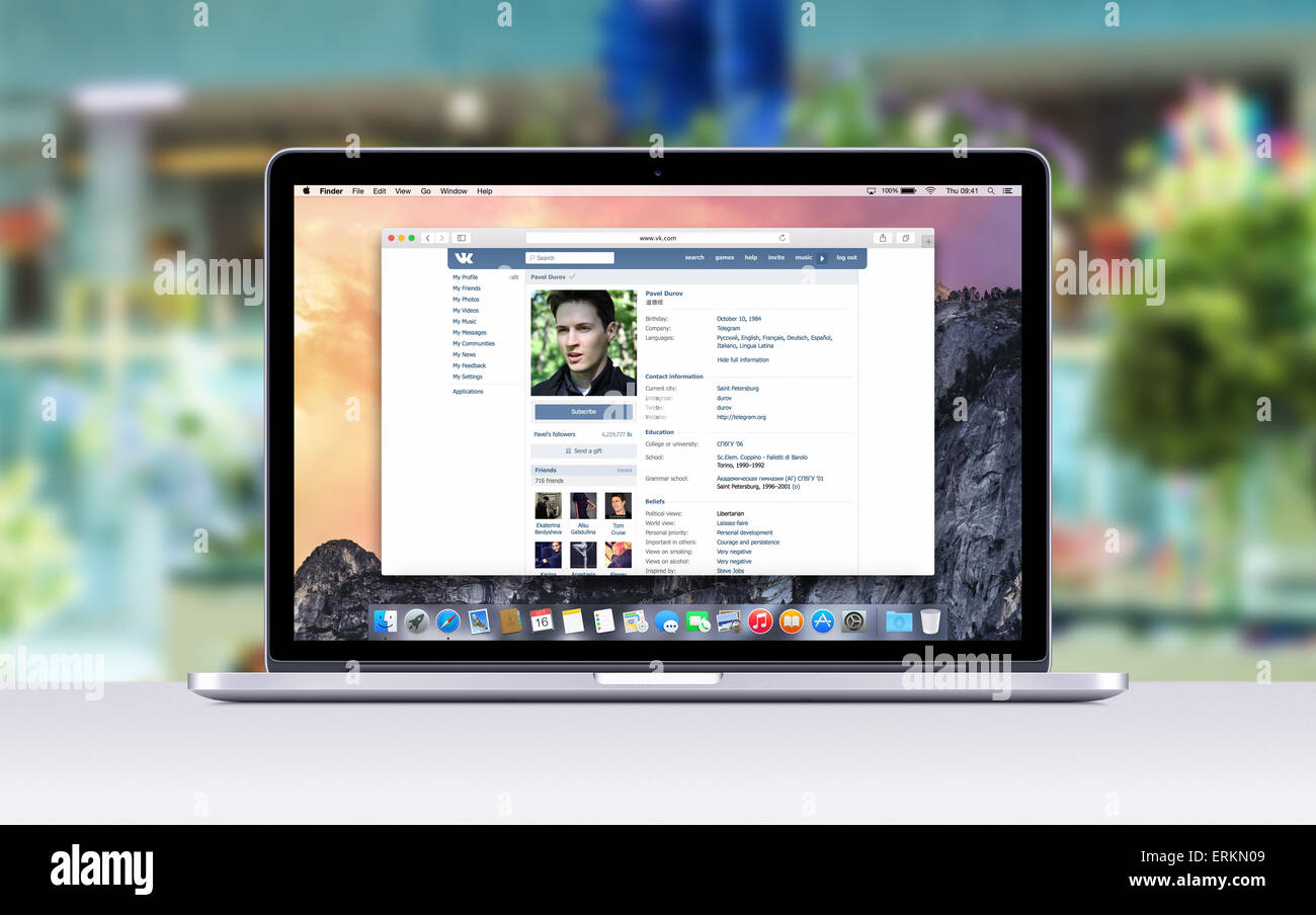 Pavel Dourov Vkontakte réseau social web page dans le navigateur Safari sur l'Apple MacBook Pro 15 pouces écran Retina. Shopping floue Banque D'Images
