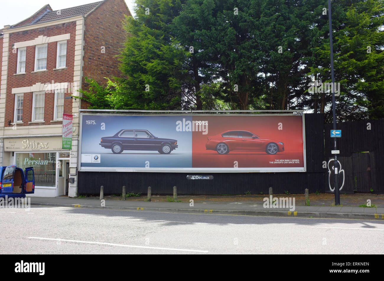 Une BMW série 3 billboard à Bristol. Banque D'Images