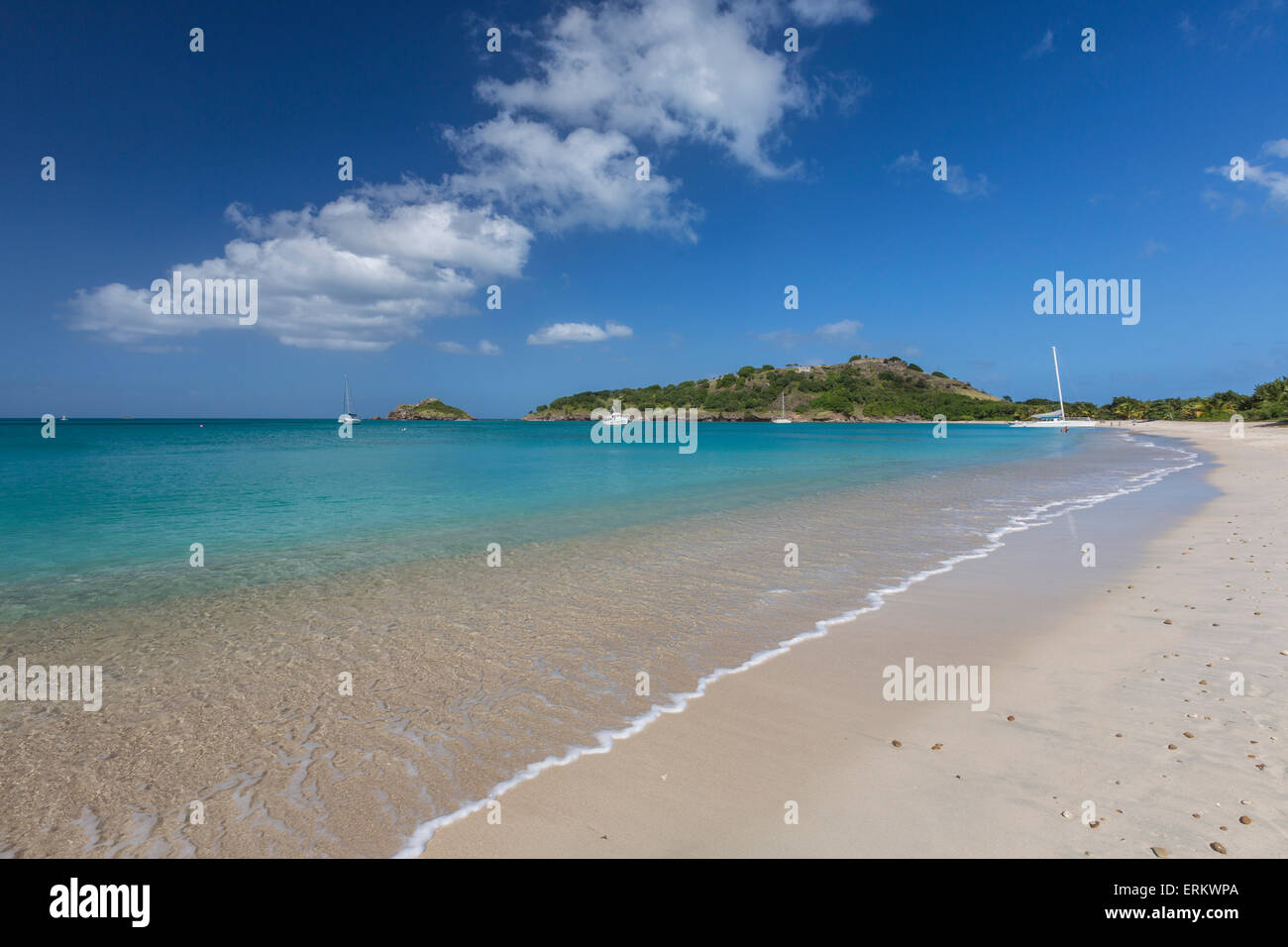 Deep Bay, une plage sur l'île d'Antigua, les îles sous le vent, Antilles, Caraïbes, Amérique Centrale Banque D'Images