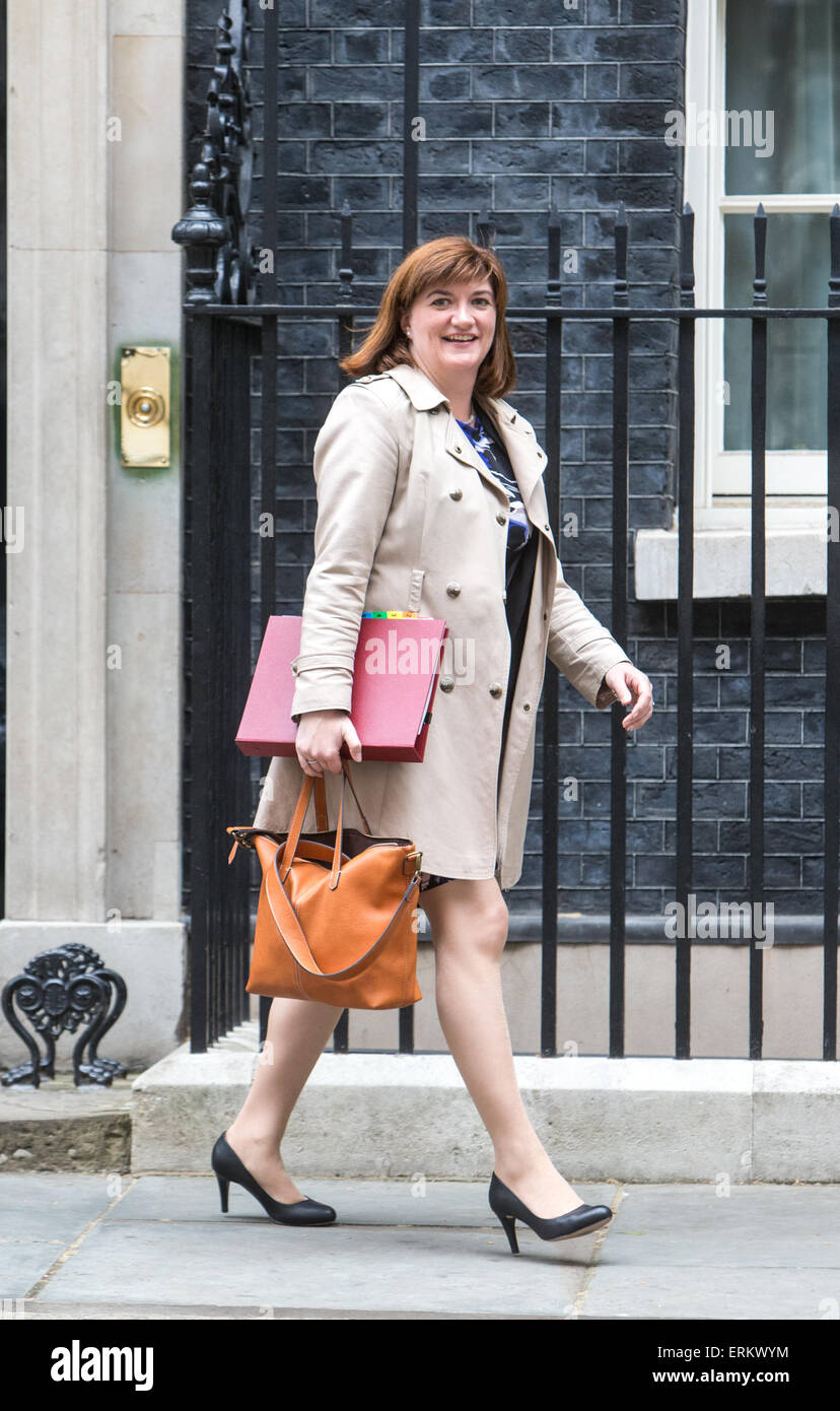 Nicky Morgan,secrétaire d'Etat à l'éducation, au numéro 10 Downing Street pour une réunion du cabinet Banque D'Images