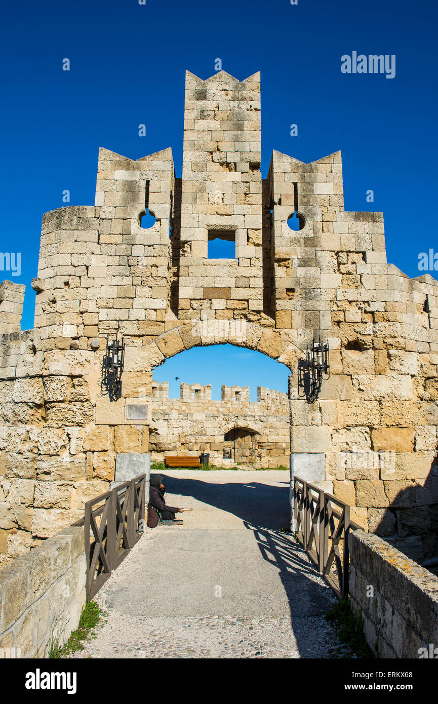 La porte de la liberté, la vieille ville médiévale de la ville de Rhodes, site classé au Patrimoine Mondial de l'UNESCO, Rhodes, Dodécanèse, îles Grecques Banque D'Images