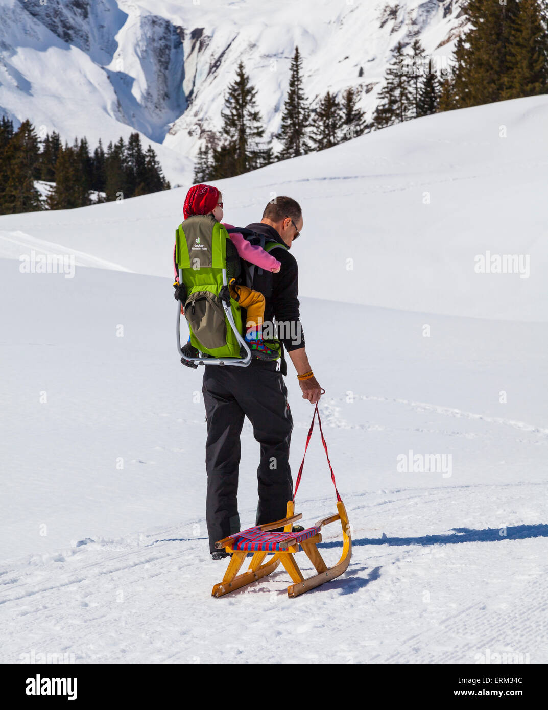 Le père et l'enfant dans les alpes Banque D'Images