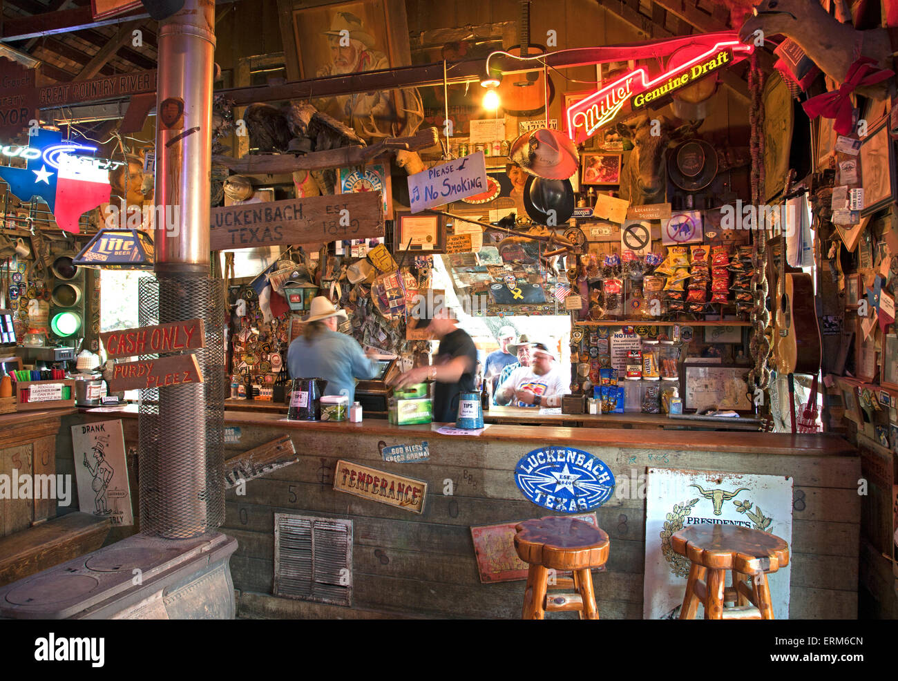 Construit en 1850, ce bâtiment de style frontière non peinte fait partie magasin général à l'avant, partie beer bar à l'arrière. Banque D'Images