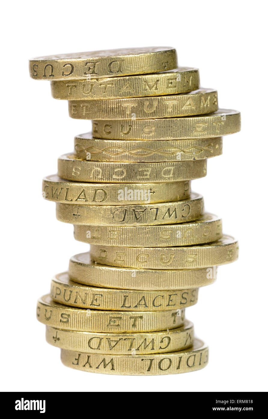 De vieux €1 pièces de monnaie, la monnaie du Royaume-Uni, sur un fond blanc. Pile de pièces découpe. Banque D'Images