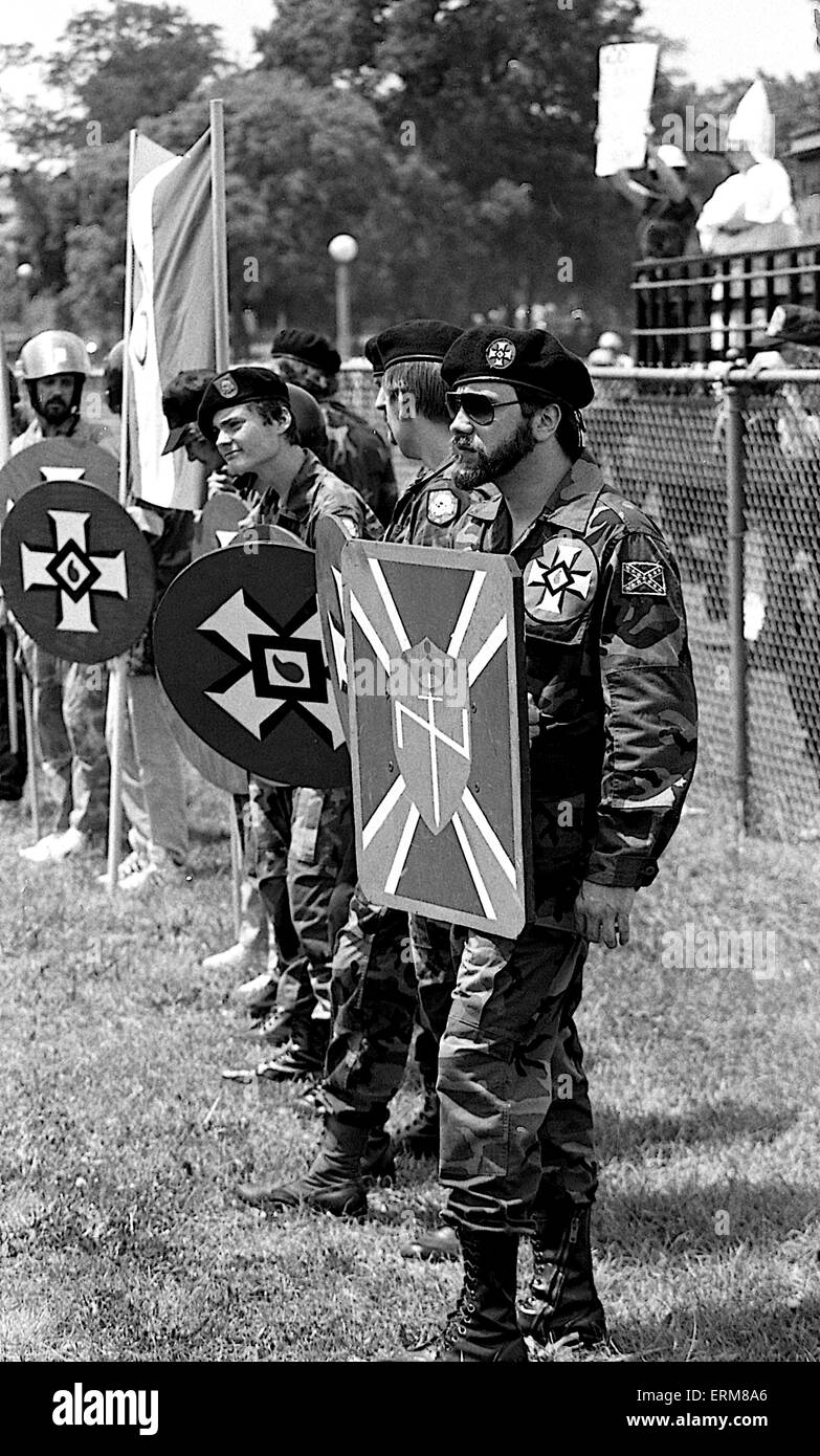 Chicago, Illinois, USA 1986 Lincoln Park, Chicago, KKK protestation dans le quartier chic de Chicago's côté nord. C'était à la fin de la Gay Pride annuelle Day Parade. Banque D'Images