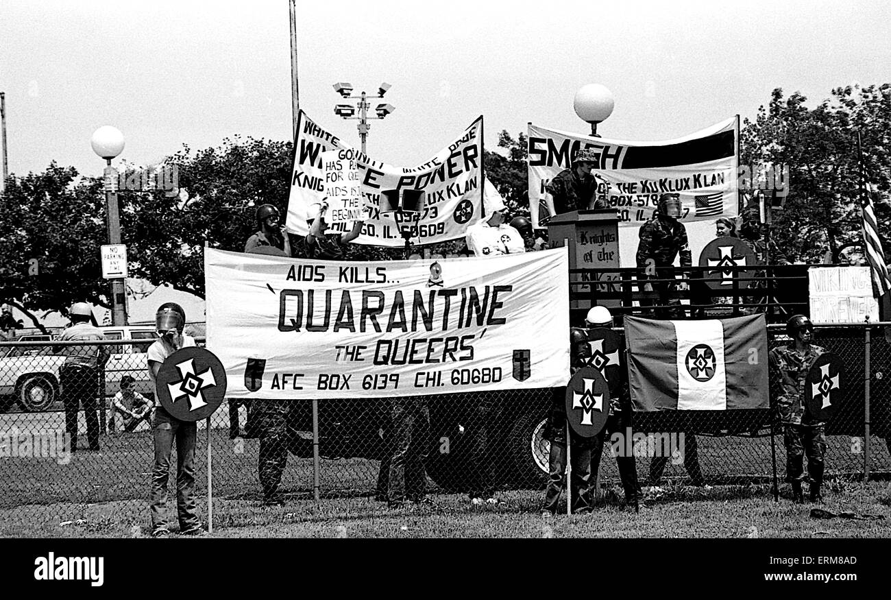 Chicago, Illinois, USA 29 juin 1986 Lincoln Park, Chicago, KKK protestation dans le quartier chic de Chicago's côté nord. C'était à la fin de la Gay Pride annuelle Day Parade. Banque D'Images