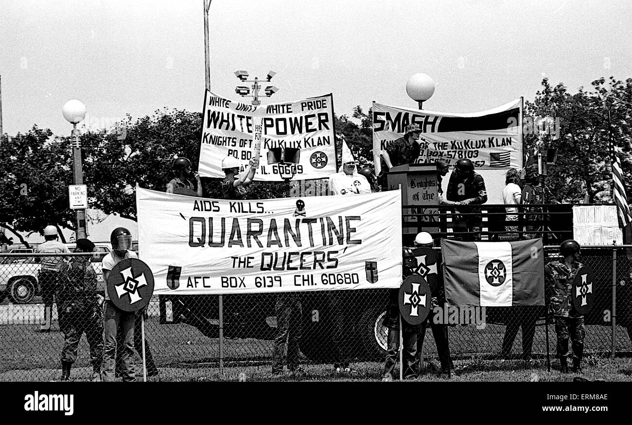Chicago, Illinois, USA 29 juin 1986 Lincoln Park, Chicago, KKK protestation dans le quartier chic de Chicago's côté nord. C'était à la fin de la Gay Pride annuelle Day Parade. Banque D'Images