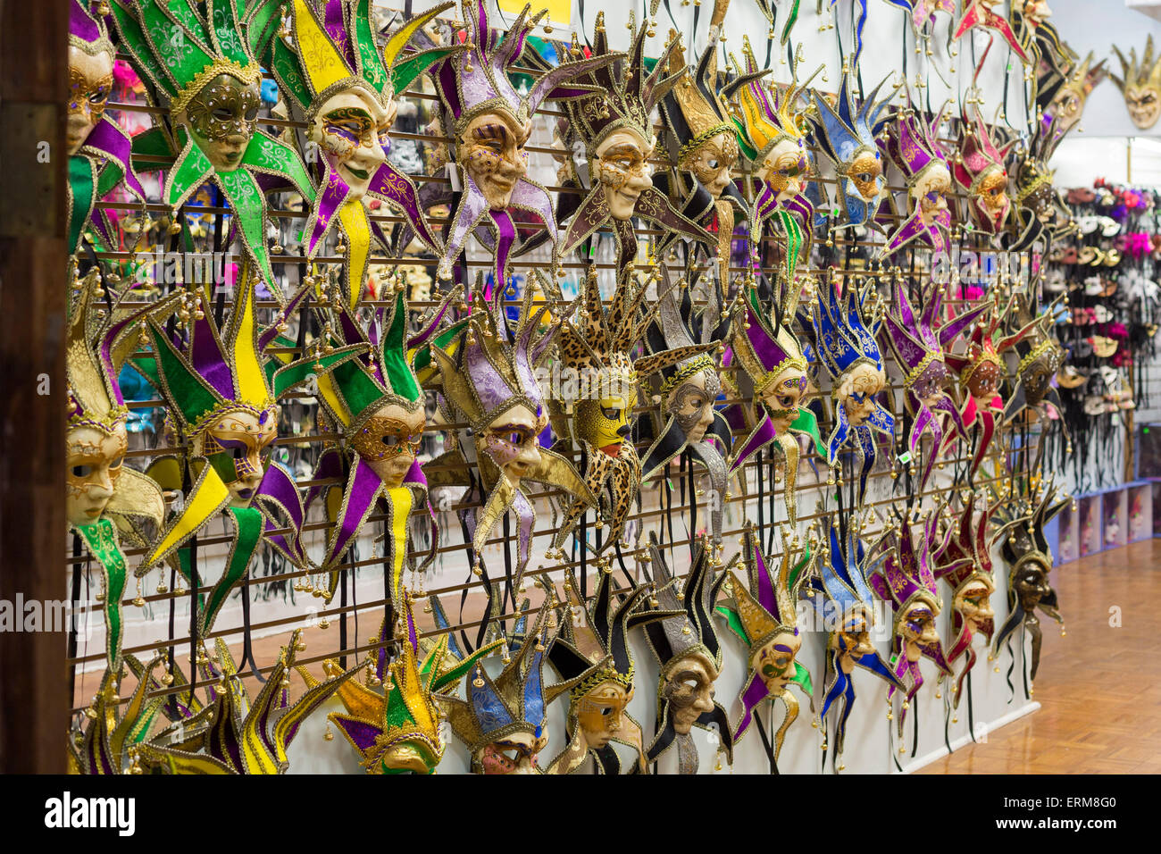 La Nouvelle-Orléans, Louisiane - les masques de Mardi Gras en vente dans le quartier français. Banque D'Images