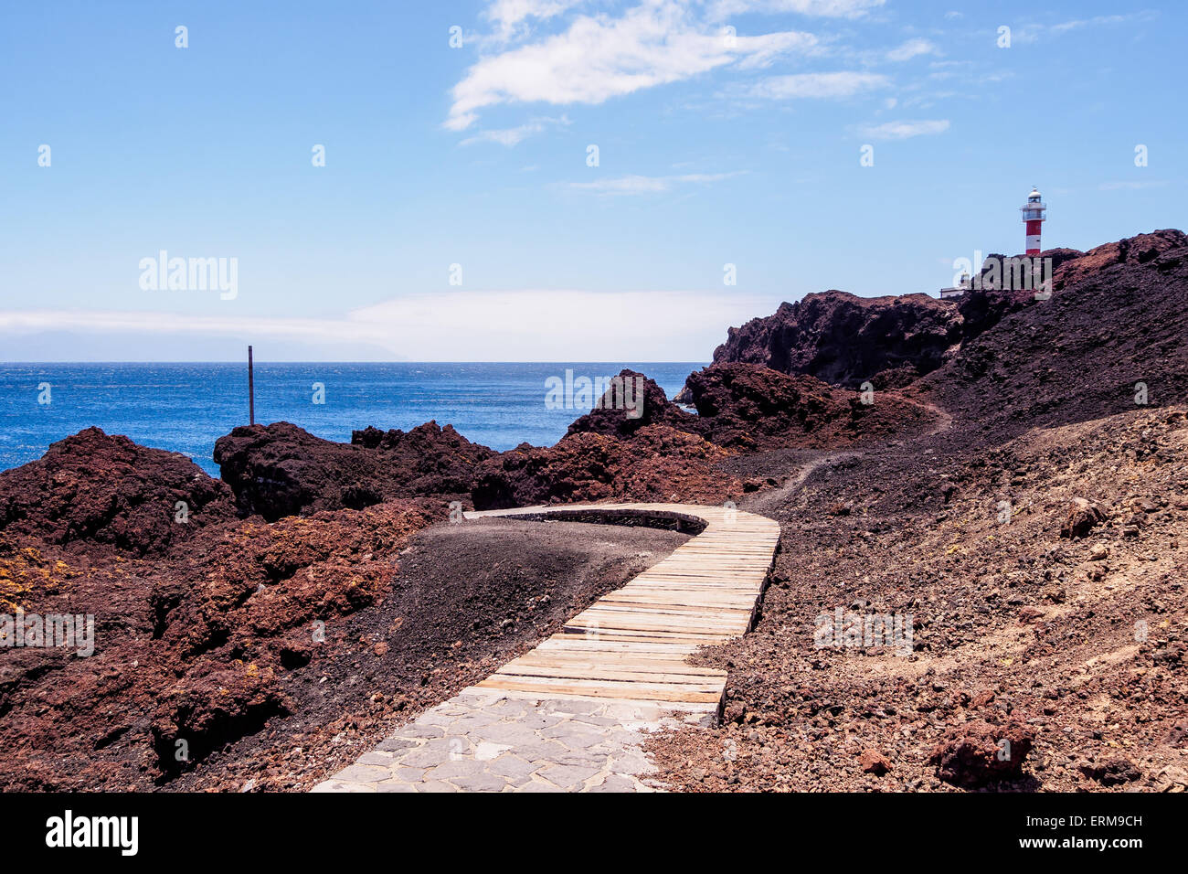 Leuchtturm Faro de Punta de Teno sur le rivage de l'Océan Atlantique sur l'île de Tenerife Banque D'Images