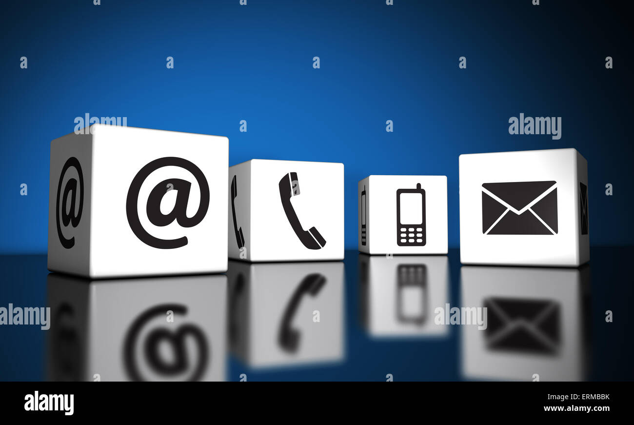 Contactez-nous Web et concept de connexion Internet avec l'e-mail, téléphone mobile et à des icônes et symbole sur les cubes. Banque D'Images