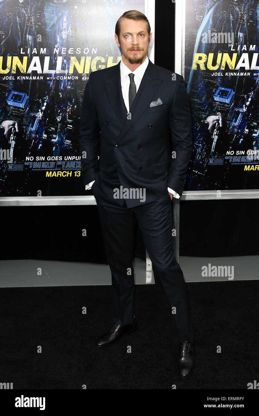 Joel Kinnaman assiste à la première de 'Run' toute la nuit dans l'AMC Loews Lincoln Square le 9 mars 2015 à New York. Banque D'Images