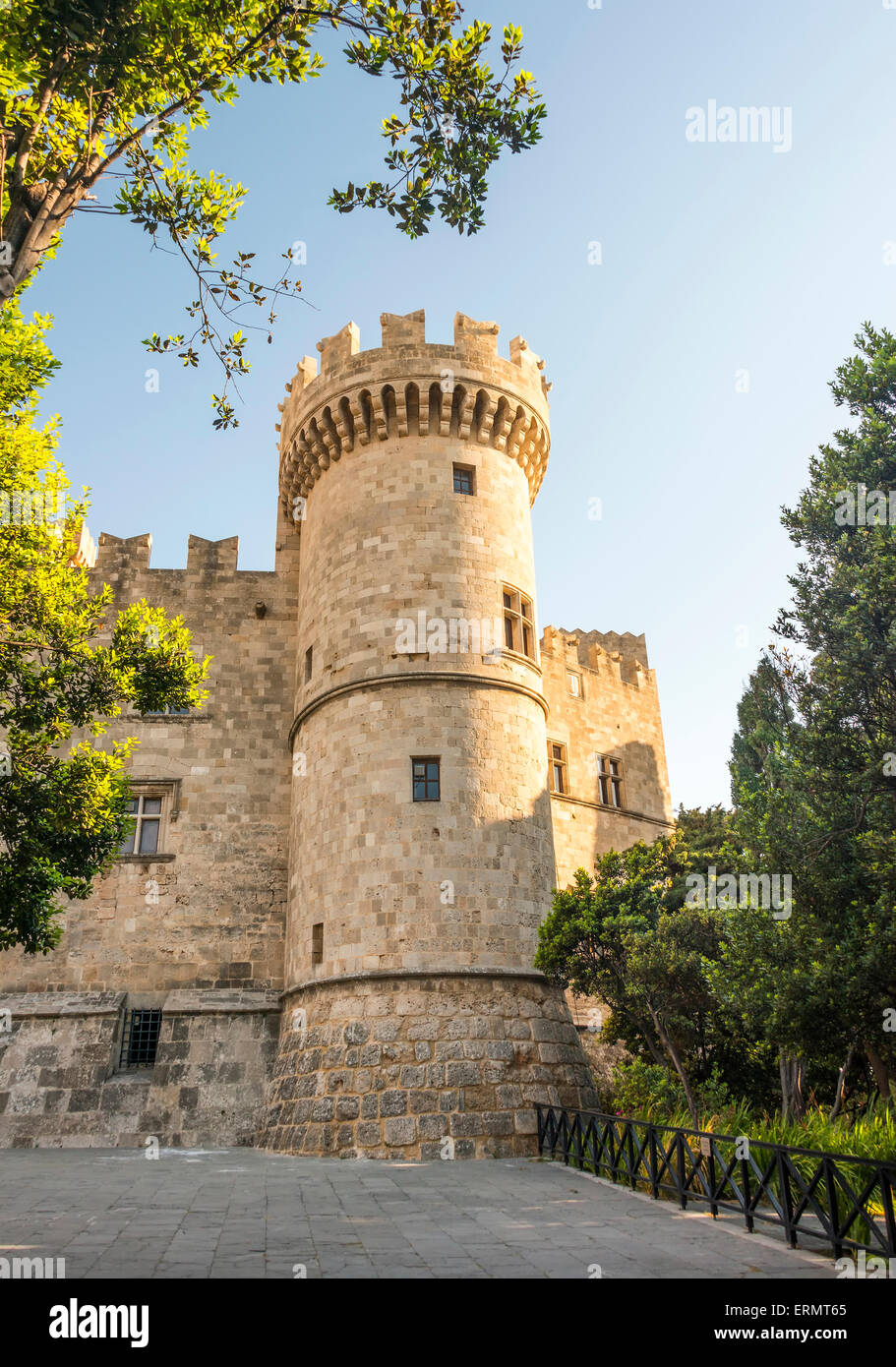 Le palais médiéval du grand maître situé dans la vieille ville de Rhodes, Grèce. Banque D'Images