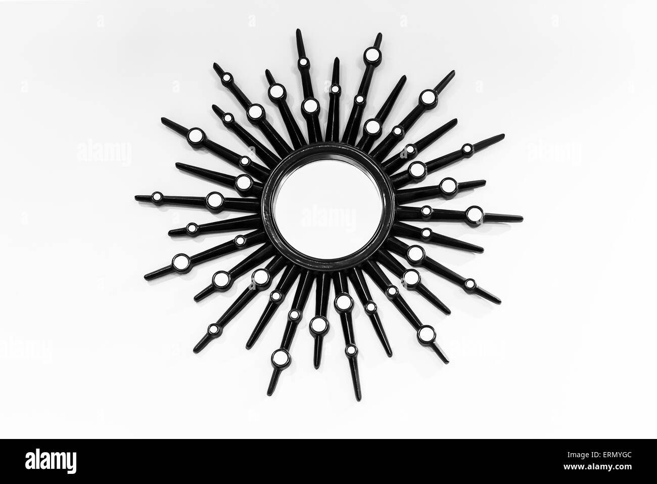 En bois décoratif miroir sur le mur intérieur du détail Banque D'Images