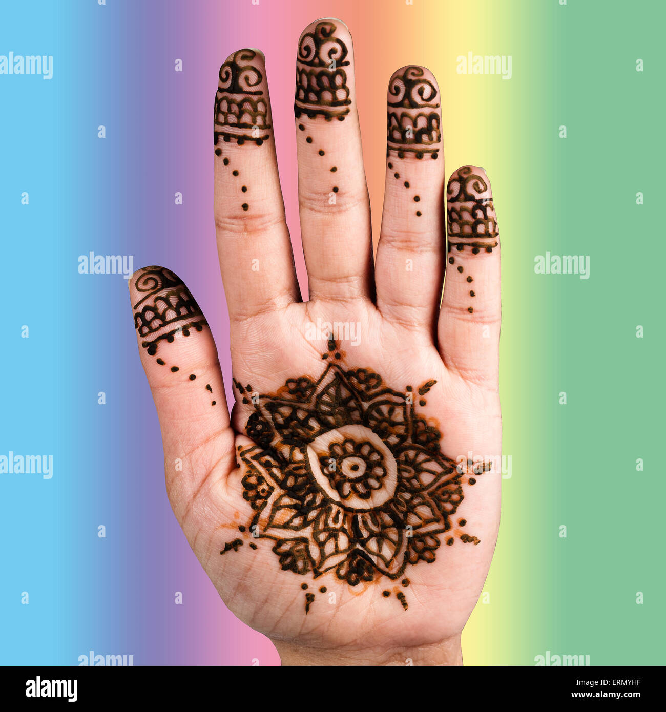 Henna tattoo art décoration main chemin de détourage fond couleur carré Banque D'Images