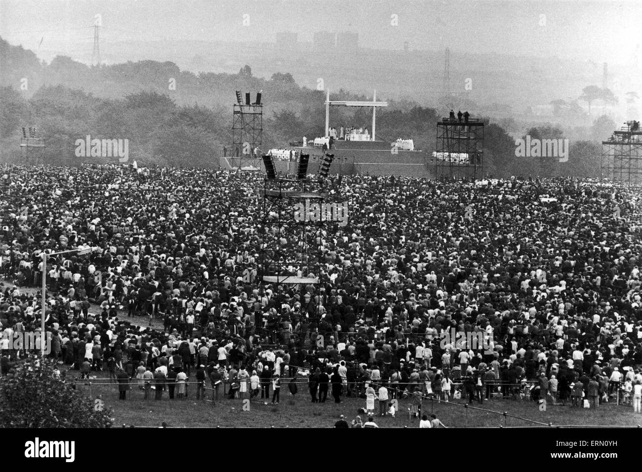 Le Pape Jean Paul II Messe à Heaton Park, Manchester, le lundi 31 mai 1982. Banque D'Images