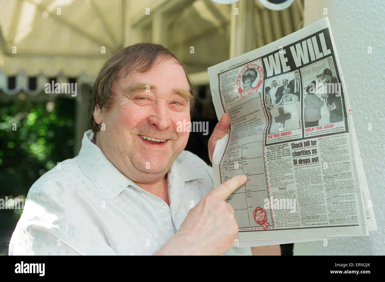 Bernard Manning chante jusqu'à la Princesse Diana campagne pour lui donner le titre, le 17 juillet 1996. Banque D'Images