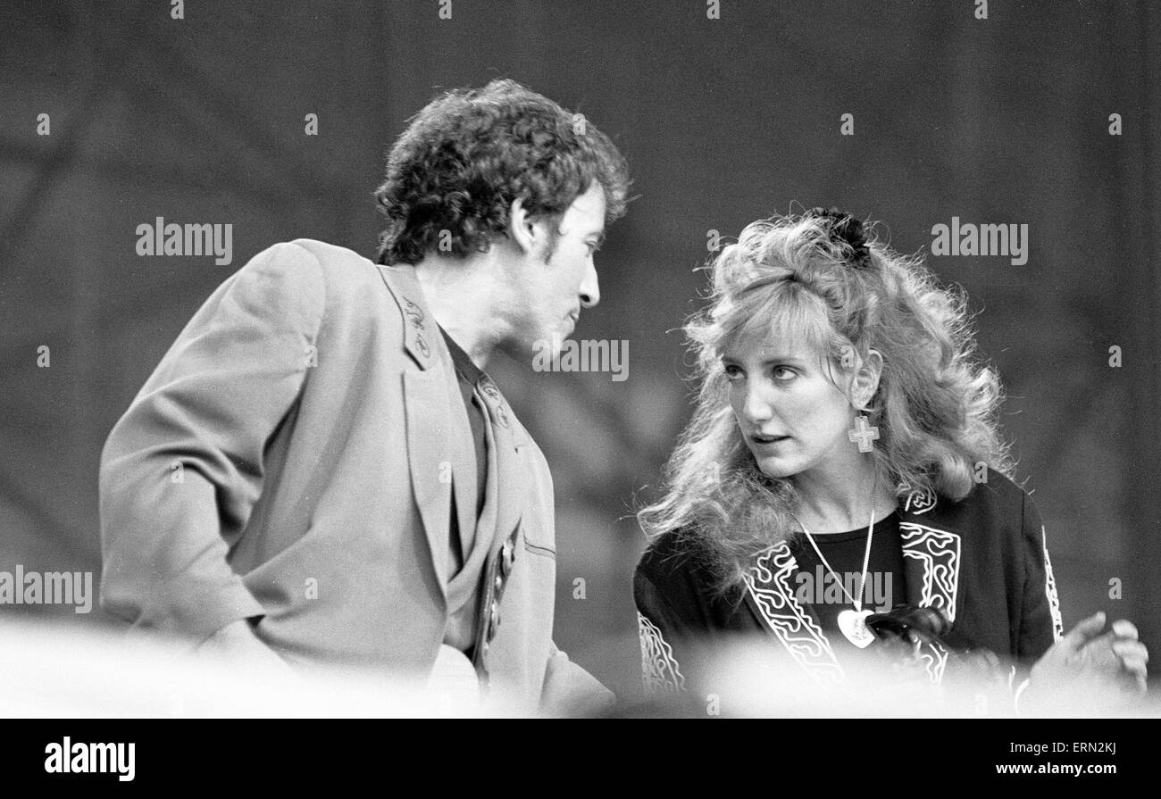 Bruce Springsteen et Patti Scialfa, député de Bruce Springsteen's E Street Band, de concert, le Villa Park, Birmingham, le mardi 21 juin 1988. Banque D'Images