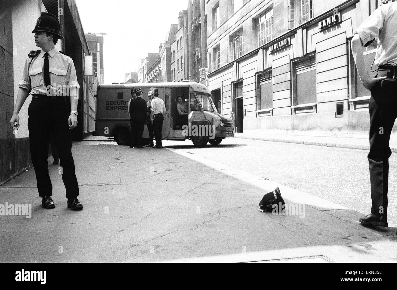 Les vols à main armée commis au Daily Mirror siège à Holborn, Londres, 31 mai 1978. Deux voleurs ont attaqué Sécurité Express Van, voler près de 200 000 €. Des coups de feu tirés, bout portant, tuant de sang-froid de gardien de sécurité Tony Castra, père marié à l'âge de 38 ans. Banque D'Images