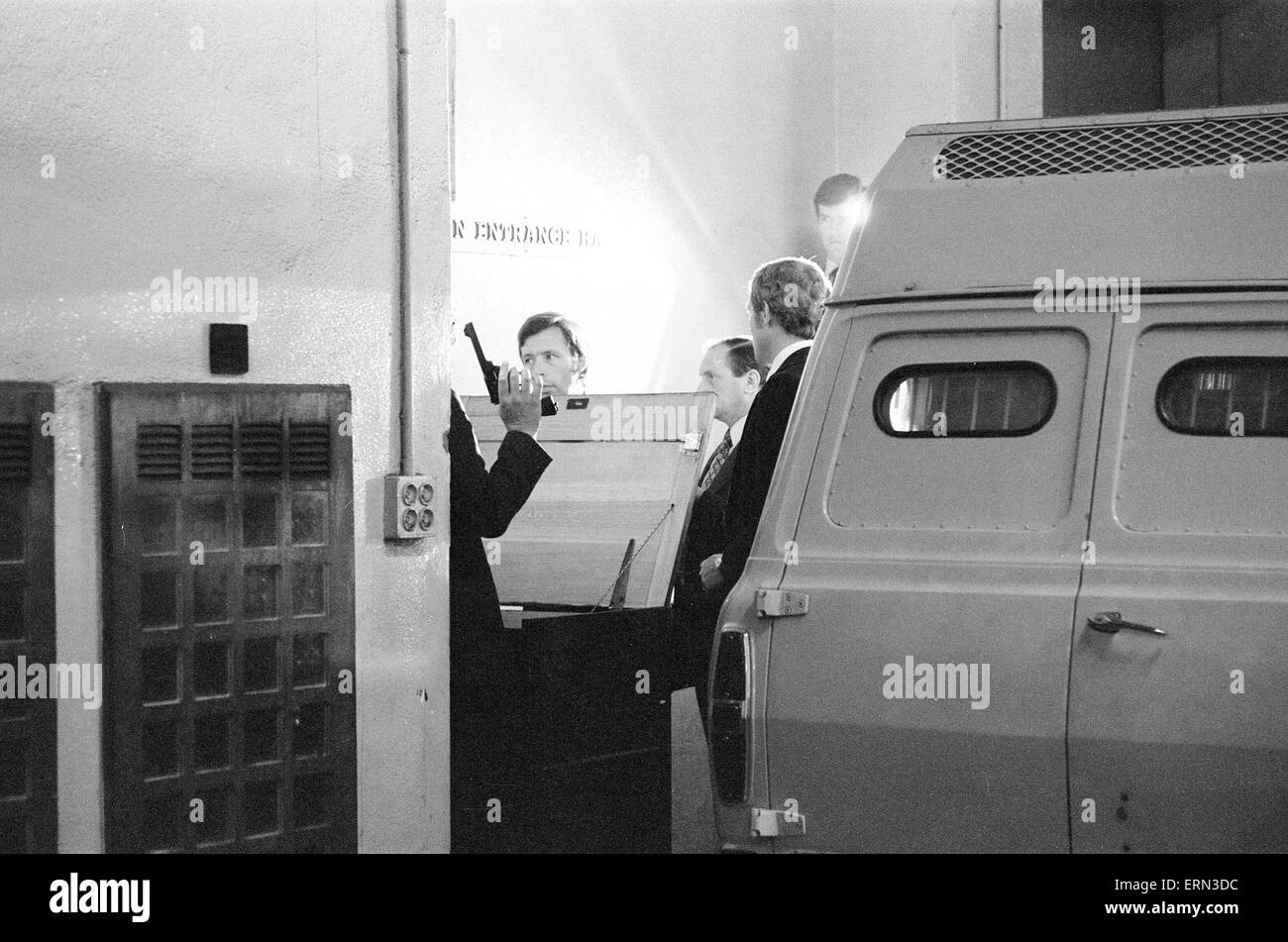 Les vols à main armée commis au Daily Mirror siège à Holborn, Londres, 31 mai 1978. Deux voleurs ont attaqué Sécurité Express Van, voler près de vérification 200 000. Des coups de feu tirés, bout portant, tuant de sang-froid de gardien de sécurité Tony Castra, père marié à l'âge de 38 ans. La reconstruction de la police, 2e juin 1978. Banque D'Images