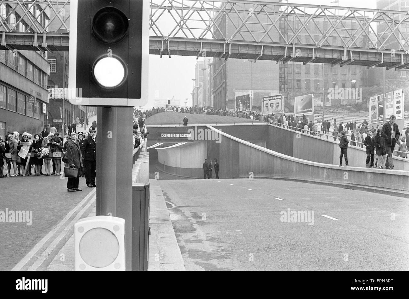 La reine Elizabeth II visite Birmingham, d'ouvrir le Grand Charles Street Queensway Tunnel, partie de l'A38, 7 avril 1971. Banque D'Images