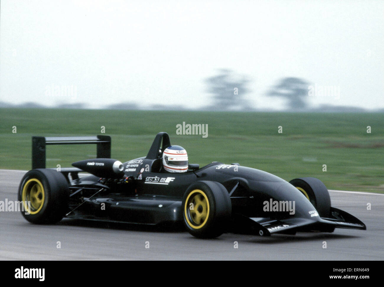 Christian Horner met le nouveau TOM's 035F à l'épreuve dans ce qui est susceptible de s'avérer un aperçu de son défi britannique de Formule 3 la saison prochaine, au cours d'un shake-down à Silversonte's circuit GP, 1er décembre 1995. Banque D'Images