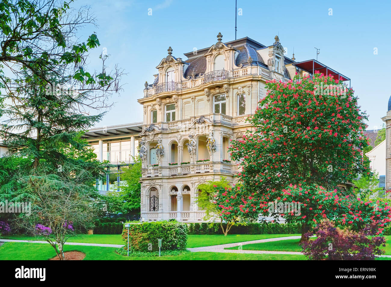 Une ancienne villa dans le parc de la ville. L'Europe, l'Allemagne, Baden-Baden. Banque D'Images