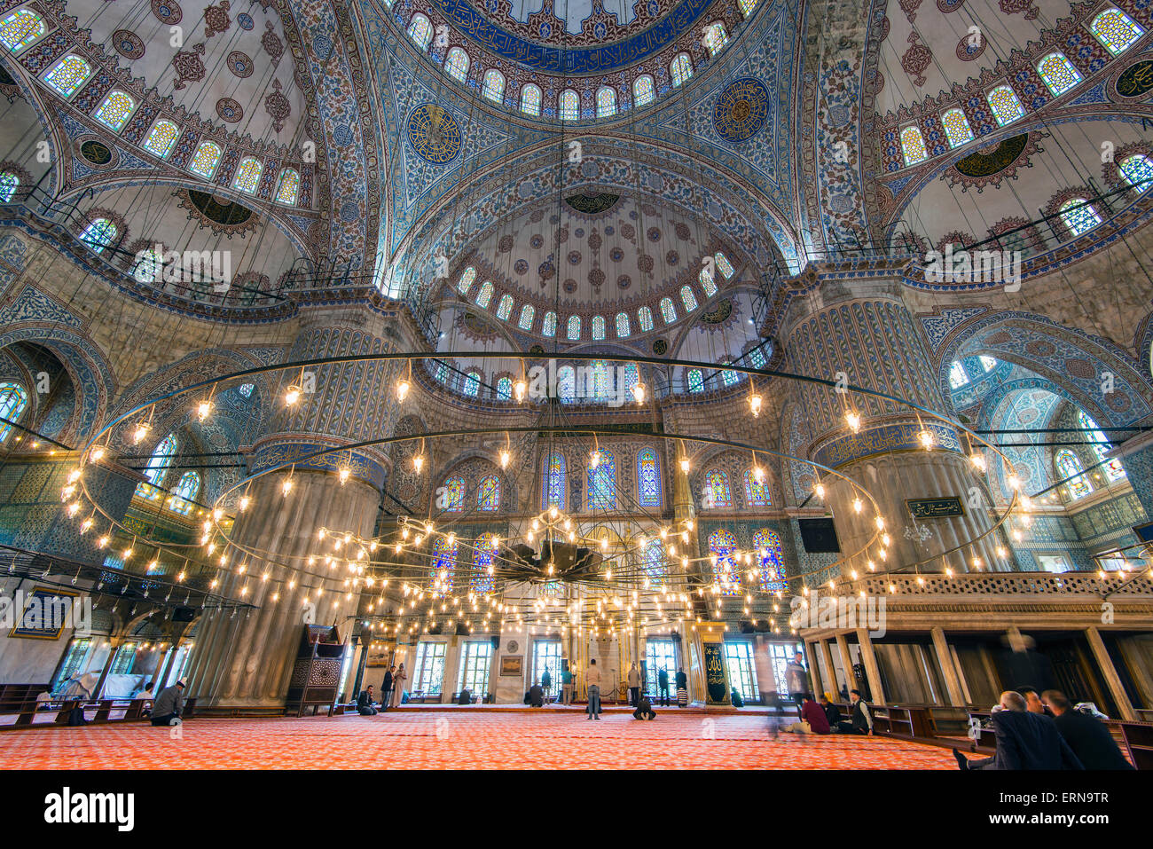 De l'intérieur la Mosquée Sultan Ahmed ou Mosquée Bleue, Sultanahmet, Istanbul, Turquie Banque D'Images