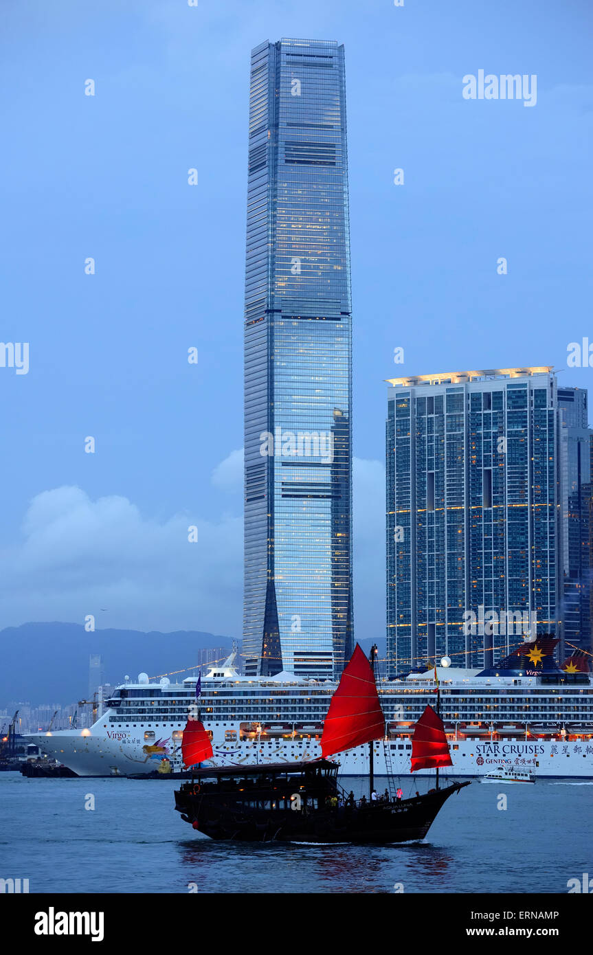 La nouvelle ville de Kowloon et de Hong Kong, le plus haut bâtiment de l'International commerce center ICC, Hong Kong, Chine. Banque D'Images