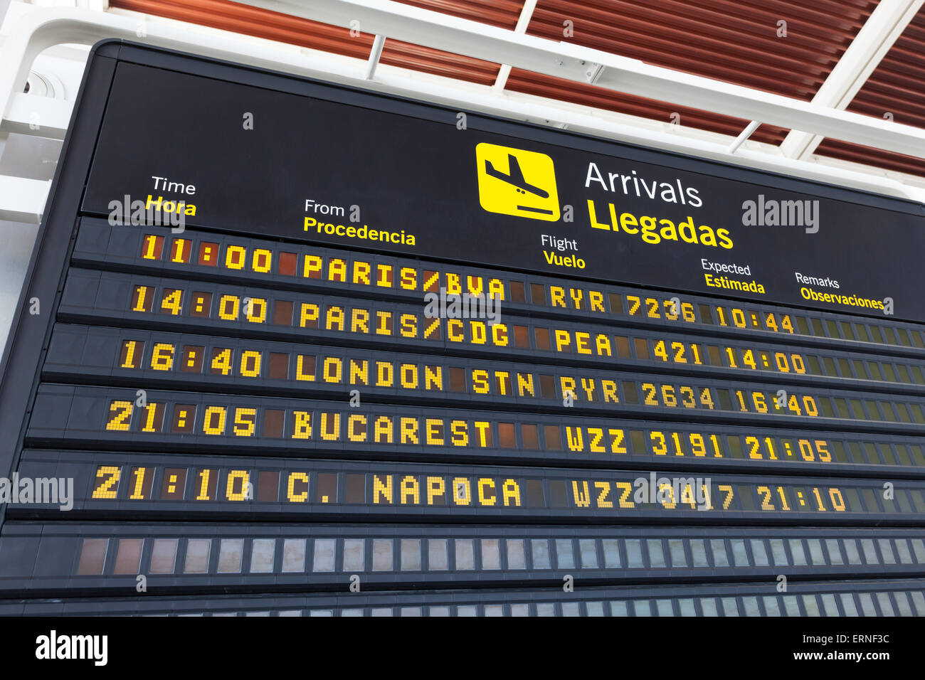 Tableau des arrivées à l'aéroport de Saragosse, Espagne Banque D'Images