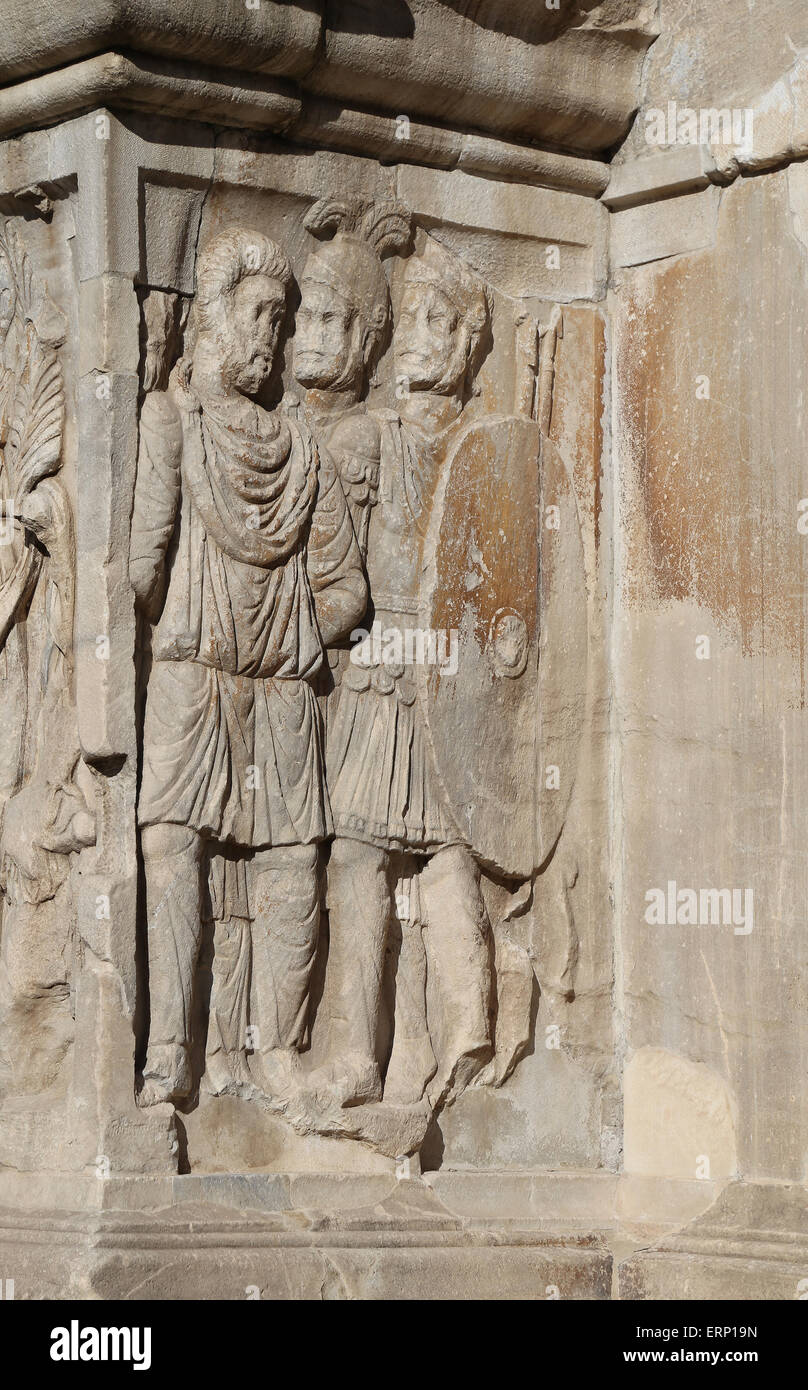 L'Italie. Rome. Arc de Constantin. 312 AD. Arc triomphal. Érigé pour célébrer la victoire de Constantin sur Maxentus. Le soulagement. Banque D'Images