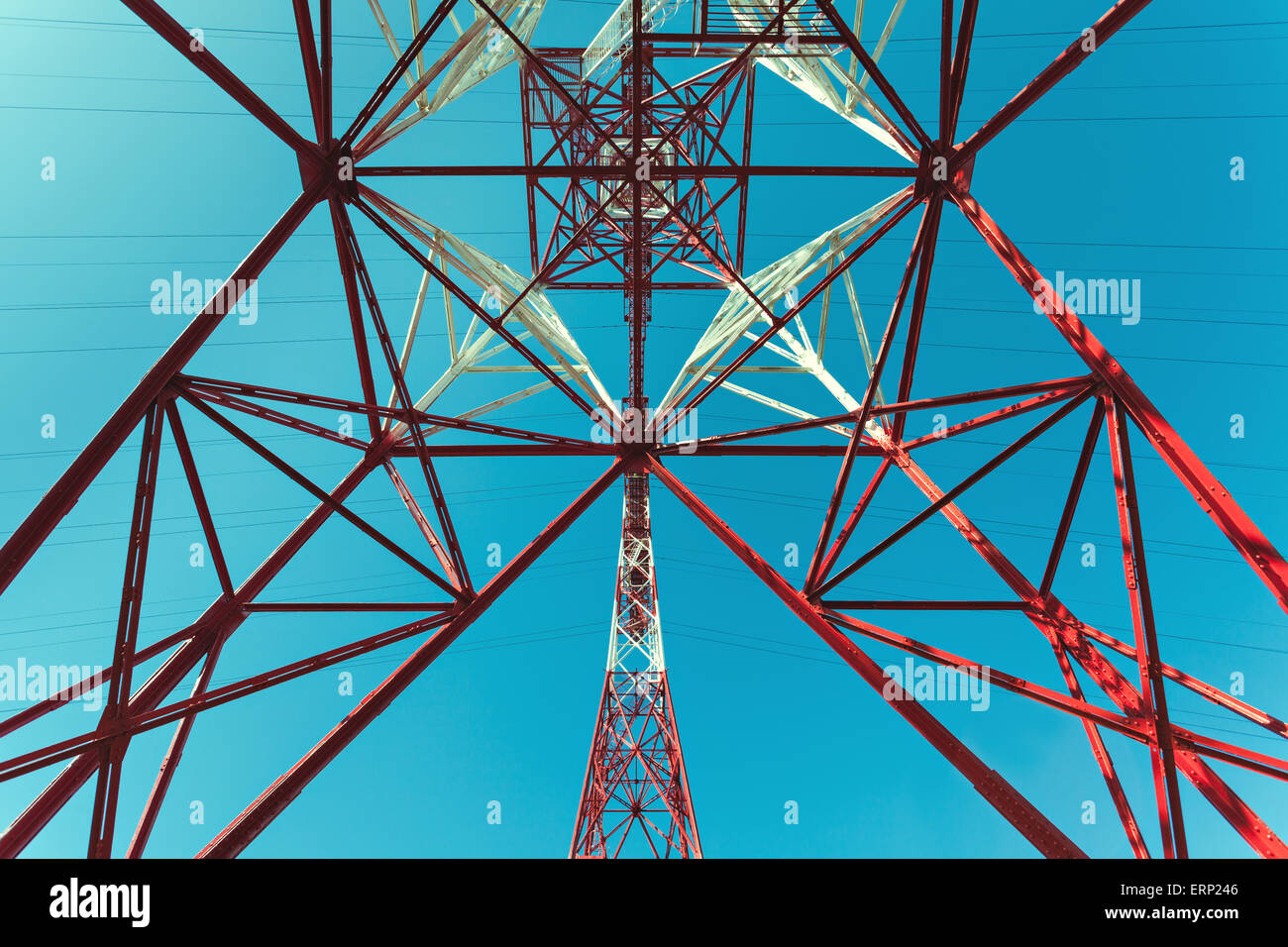 Poste haute tension.tour à haute tension le fond de ciel. Banque D'Images